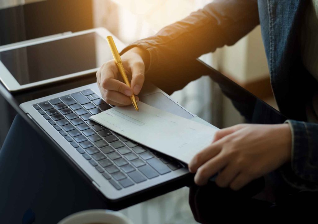 Apa yang Membuat HRIS Payroll Unggul?